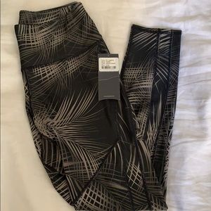 NWT 7/8 length Nux Active Leggings